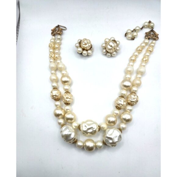Vintage Baroque Pearl Bead Necklace & Clip Earrings Set Faux Pearl Gold Tone - Picture 4 of 5